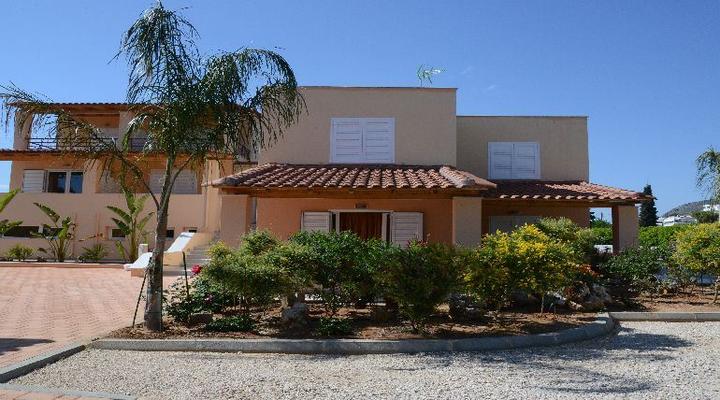 Maria's Filoxenia Suites