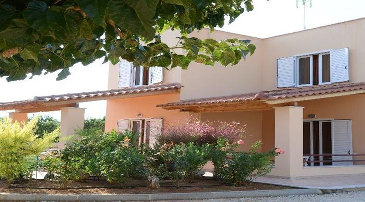 Maria's Filoxenia Suites