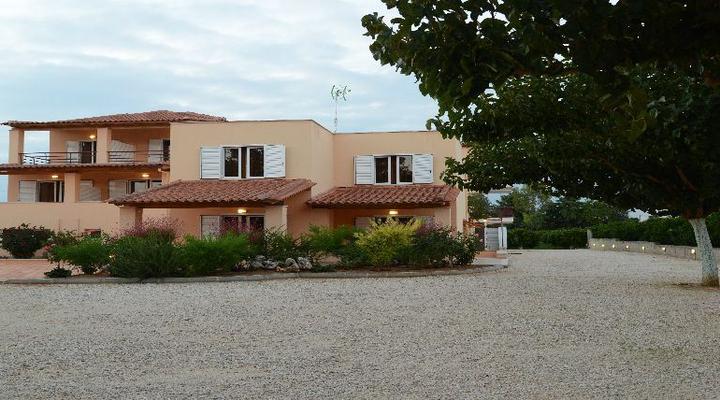 Maria's Filoxenia Suites