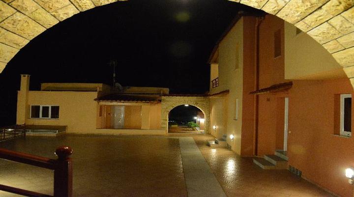 Maria's Filoxenia Suites