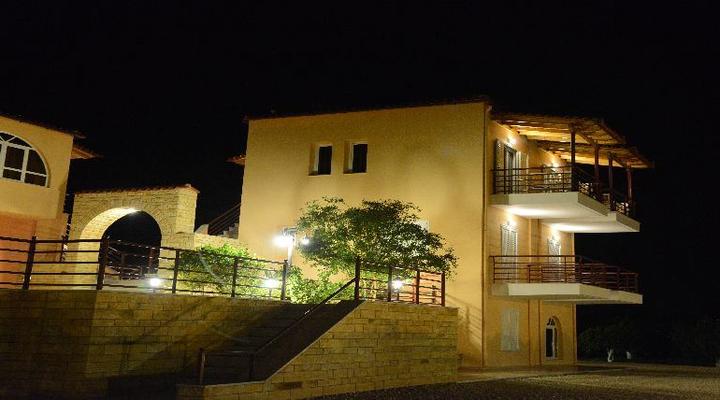 Maria's Filoxenia Suites