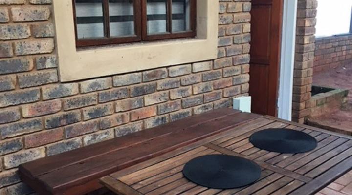 De Berg Hutte Guest House