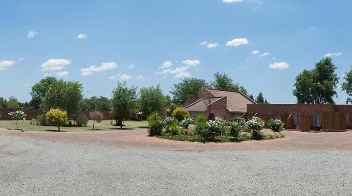 The Lazy Grape Guest Lodge & Spa