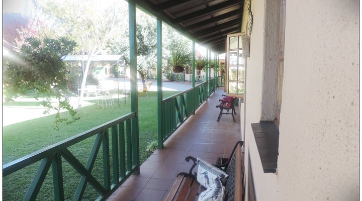 Sundowner Lodge