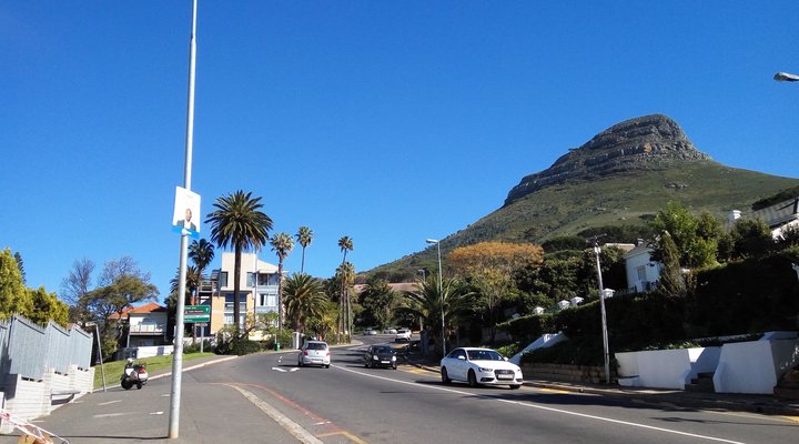 Upmarket Modern 1-Bedroom Flat on Kloofnek