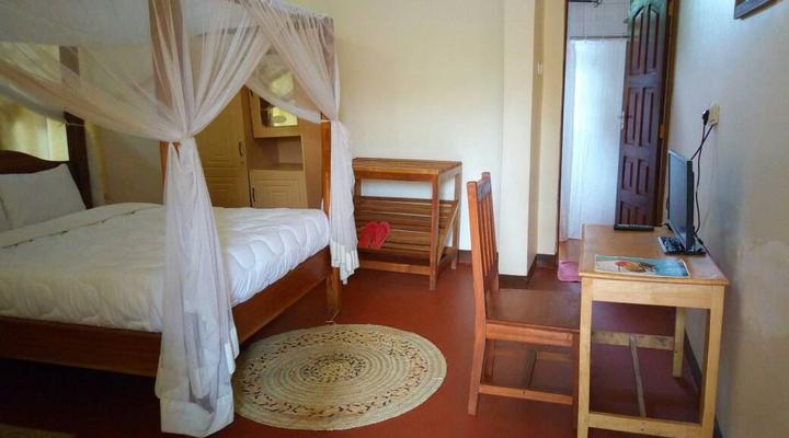 Flamingo Safari Lodge