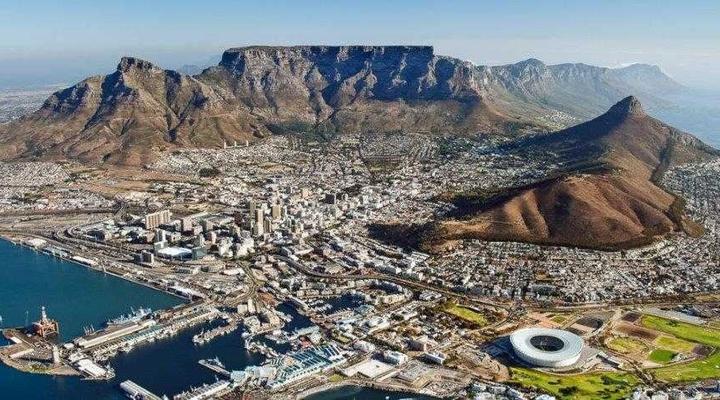 The Square 332 by CTHA