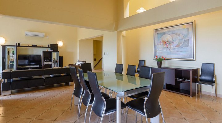 Three Bedroom Luxury Villa 13908