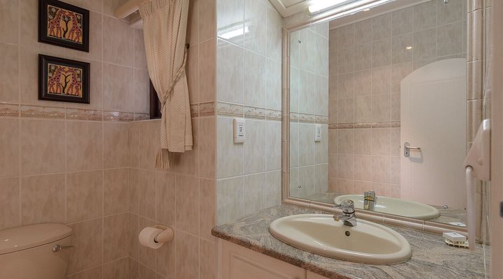 Three Bedroom Luxury Villa 13908