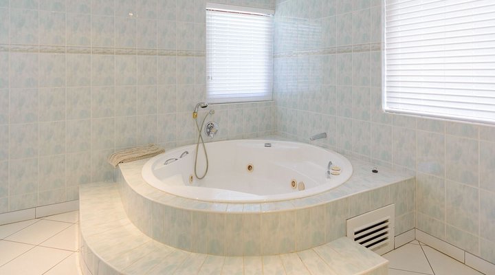 Three Bedroom Luxury Villa 13908