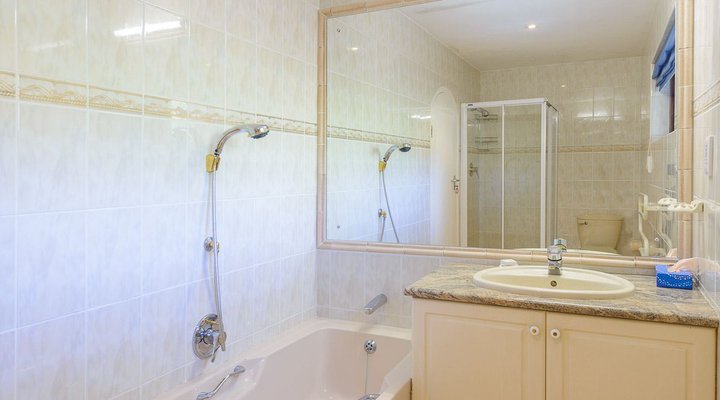 Three Bedroom Luxury Villa 13908