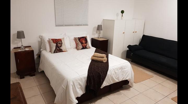 African Dwarf Kingfisher Guesthouse