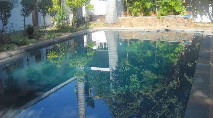 Beverly Hills Guest Lodge