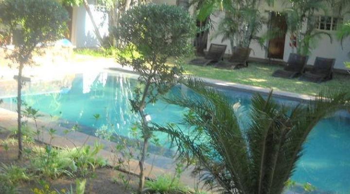 Beverly Hills Guest Lodge