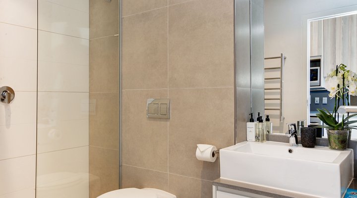 New York Style Trendy Apartment Upper Breestreet
