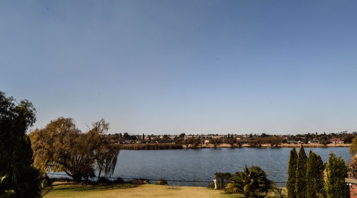 Emanzini Guest House