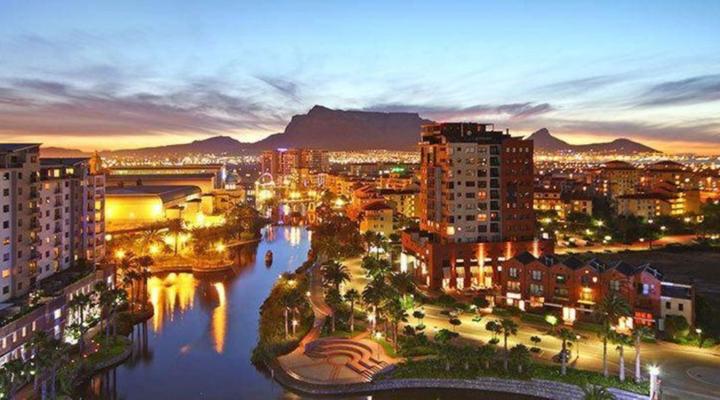 Quayside 301 by CTHA