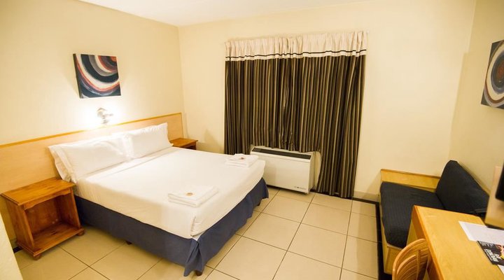 Sierra on Main Hotel