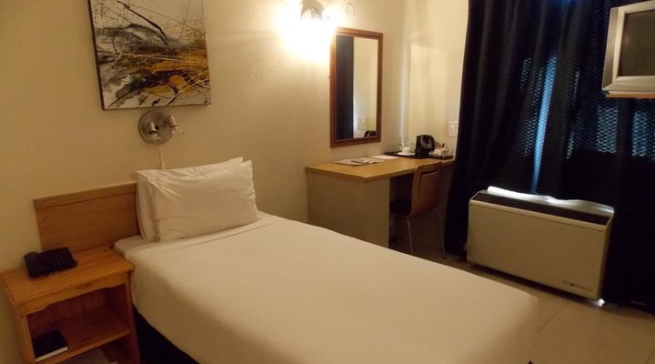 Sierra on Main Hotel