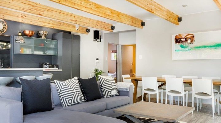 Long Beach Holiday Home