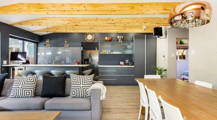 Long Beach Holiday Home