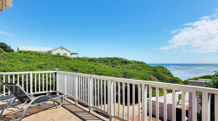 Long Beach Holiday Home