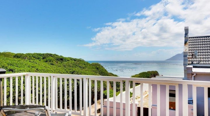 Long Beach Holiday Home