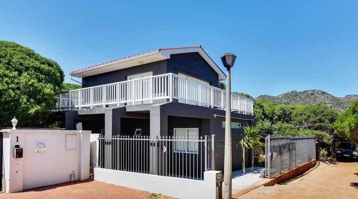 Long Beach Holiday Home