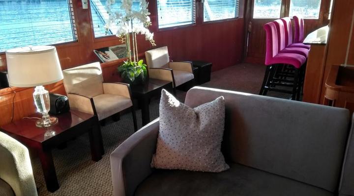 Jackie O - Classic Luxury Yacht & Boutique Hotel 