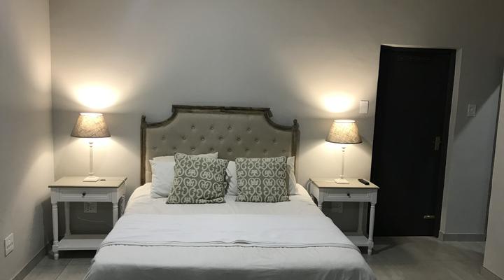 Edison Corner Apartment