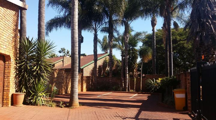 The Club House Guesthouse