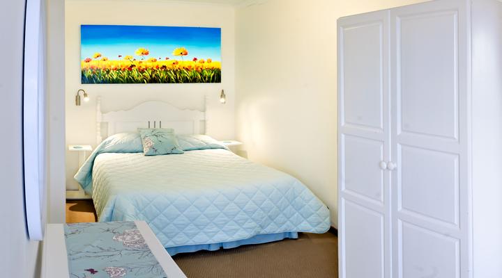 16 Beach Music (Est 2008) 