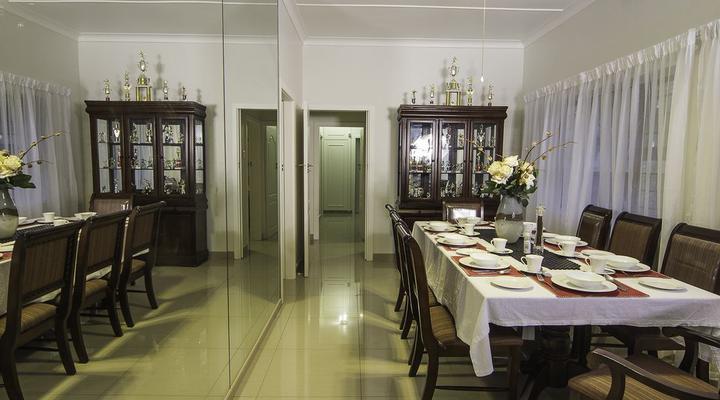 Africa Breeze Bed and Breakfast