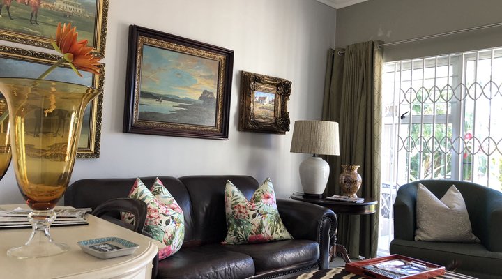 Pool side apartment @ 8 Gunda