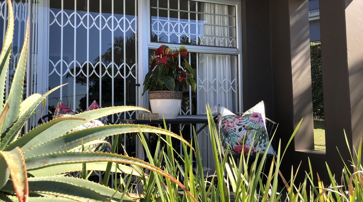 Pool side apartment @ 8 Gunda