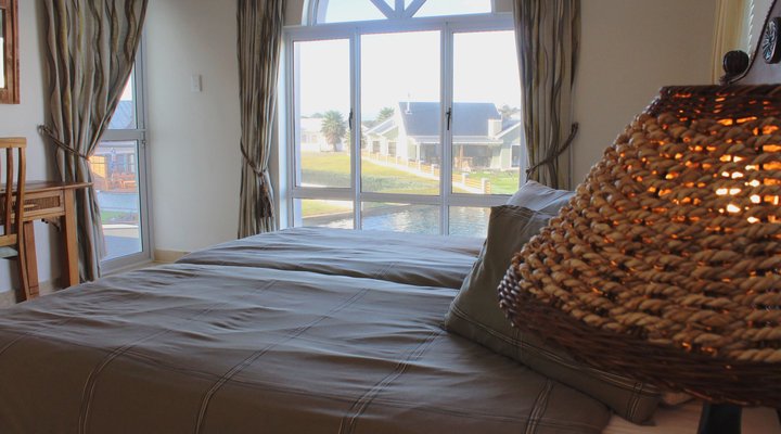 Waterside Living - Marina Martinique 1404