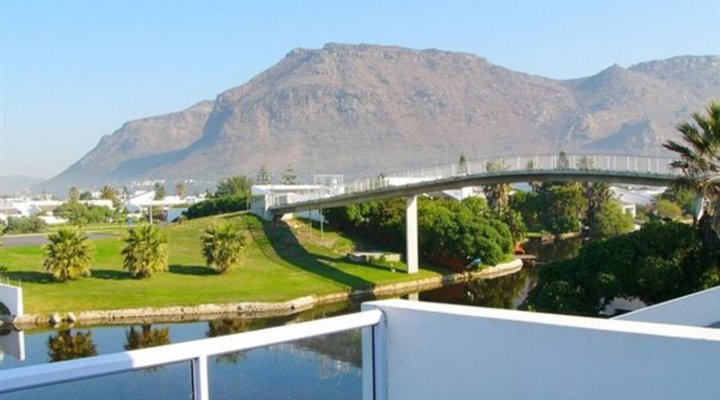 Tranquil Waters on the Marina da Gama