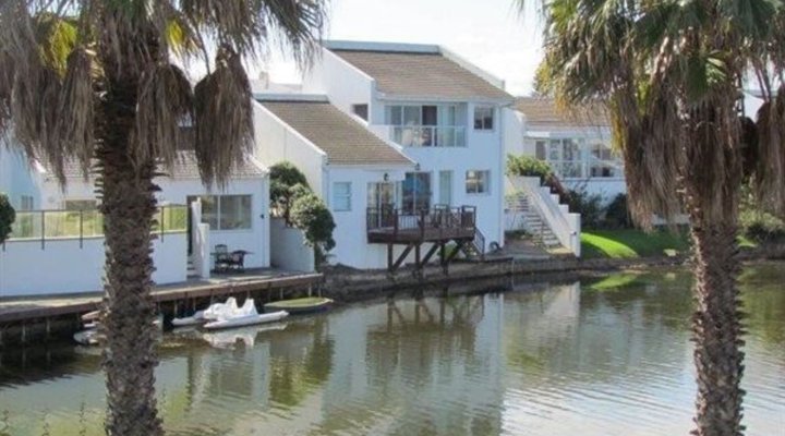 Tranquil Waters on the Marina da Gama