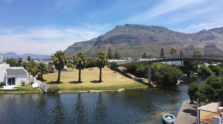 Tranquil Waters on the Marina da Gama