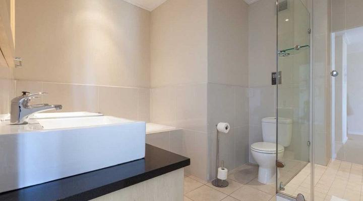 Manhattan Towers 507 by CTHA