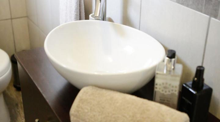 Rosewood guest cottage 