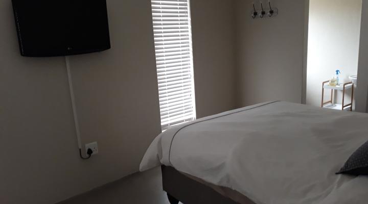 Kloof Suburban Apartment