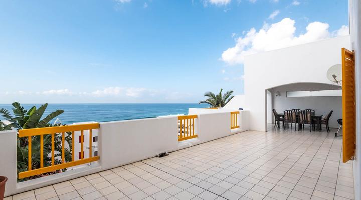 65 Perissa at Santorini