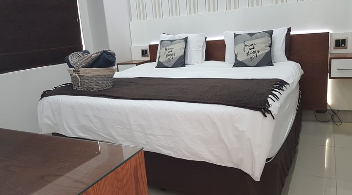 Cyro Apartments