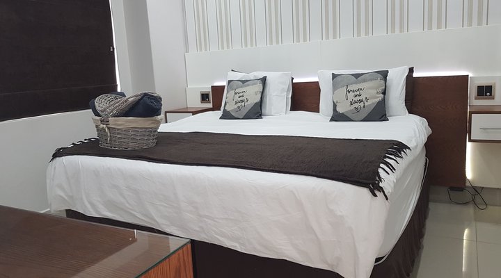 Cyro Apartments