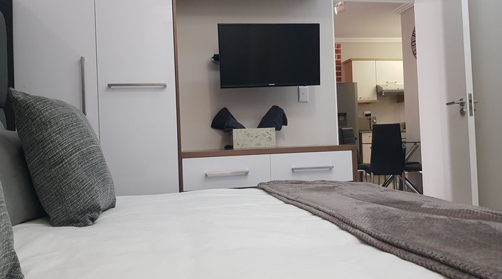 Cyro Apartments