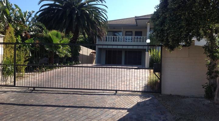 Barlinka lane Flatlet/self-catering