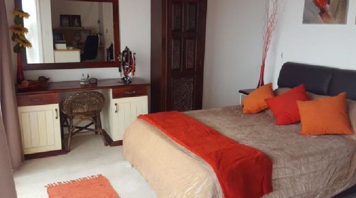 Elegant Seafront Apartment at Mall