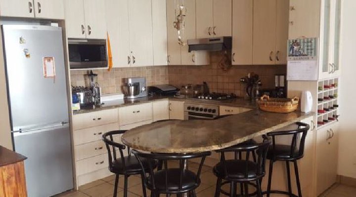 Elegant Seafront Apartment at Mall