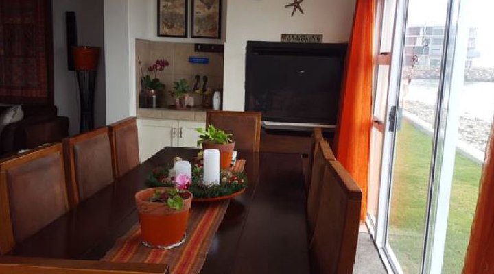 Elegant Seafront Apartment at Mall